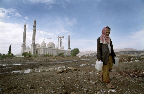 A Yemeni searching for water near the mosque President Saleh is building in Sana - Karim Ben Khelifa